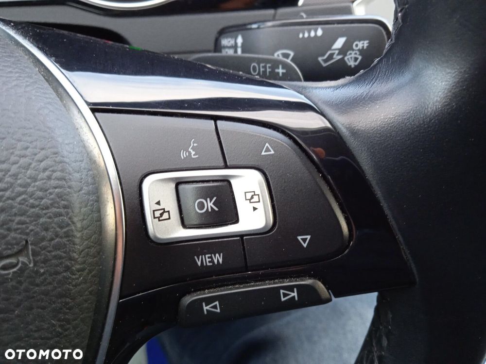 Volkswagen Passat - 16