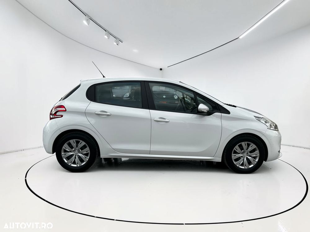 Peugeot 208 95 VTI Allure - 11