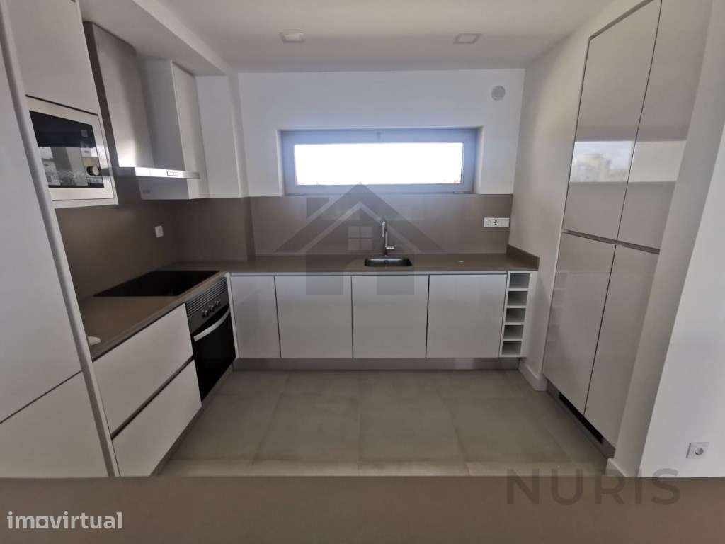 Apartamento T1 para Arrendamento Anual na Praia da Rocha - Grande imagem: 2/14
