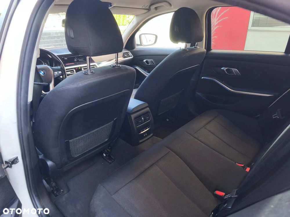 BMW Seria 3 318i Advantage - 10