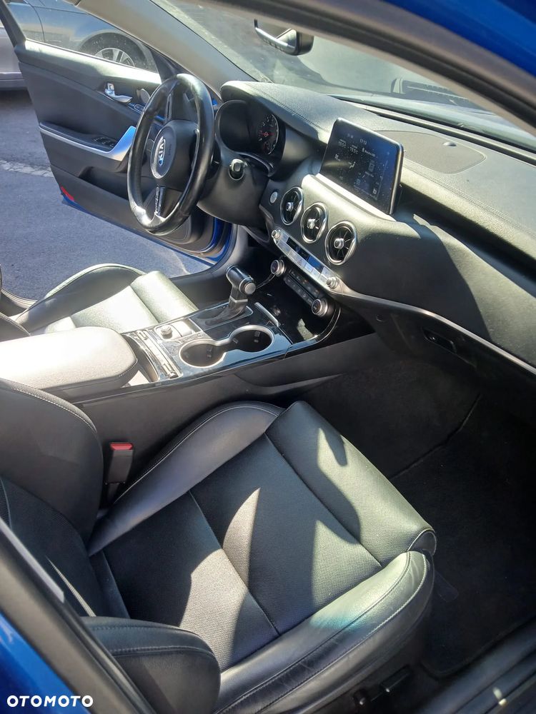 Kia Stinger - 10