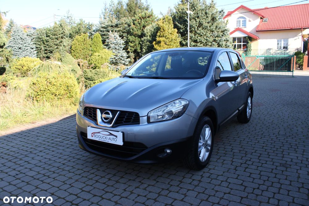 2010 Nissan Qashqai 1.6 Acenta, photograph 2
