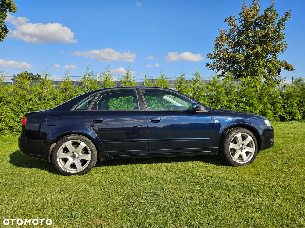 Audi A4 Limousine - 4