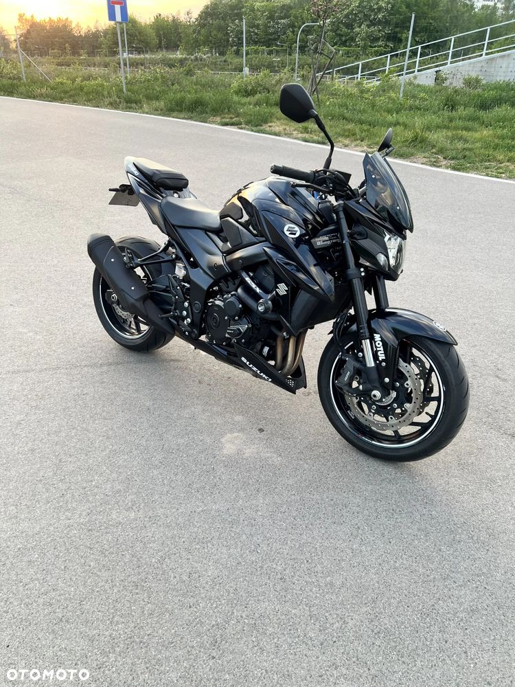 Suzuki GSX - 11