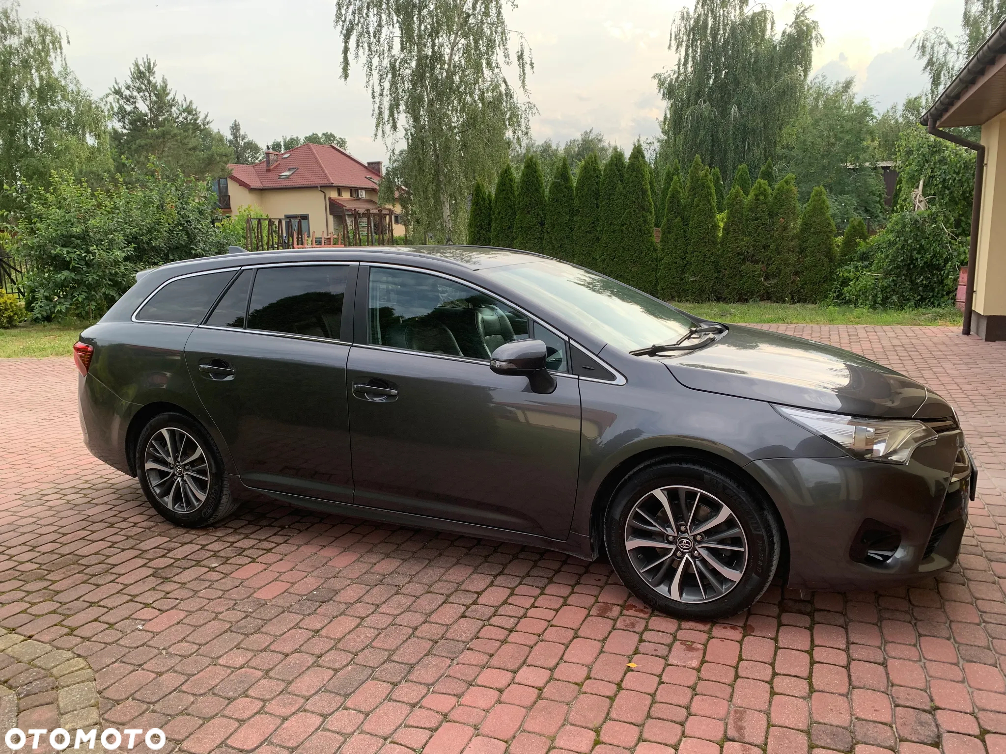 Toyota Avensis 1.8 Premium - 8