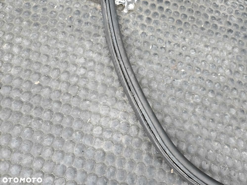 Uszczelka 7141890 Guma Pokrywy Klapy Bagaznika BMW 1 E87 E81 - 31