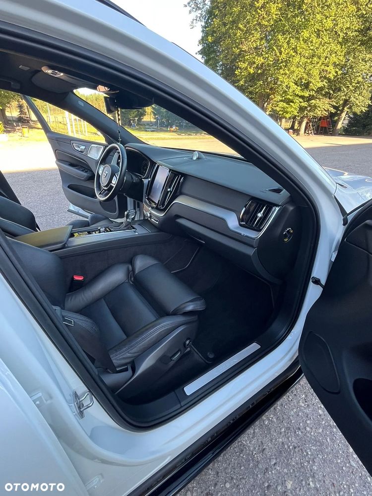 Volvo XC 60 D4 R-Design - 11