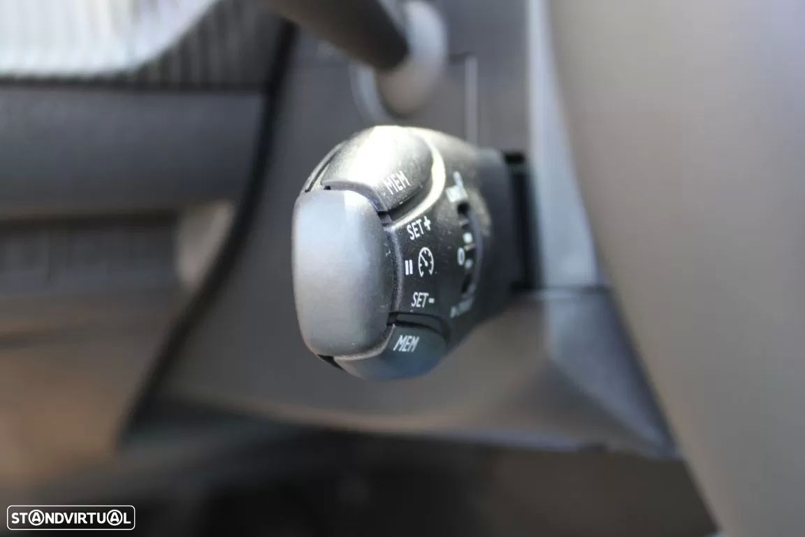Peugeot 2008 1.2 PureTech Allure Pack - 23