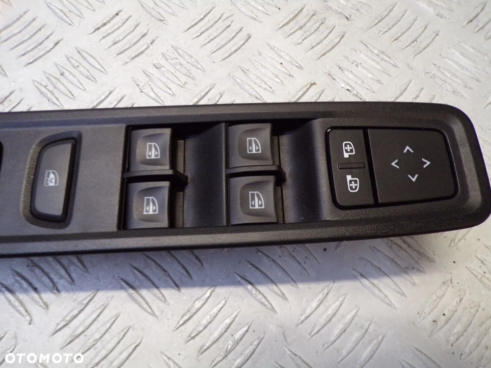 PANEL STEROWANIA SZYB PRZEŁĄCZNIK DACIA SANDERO III - 2