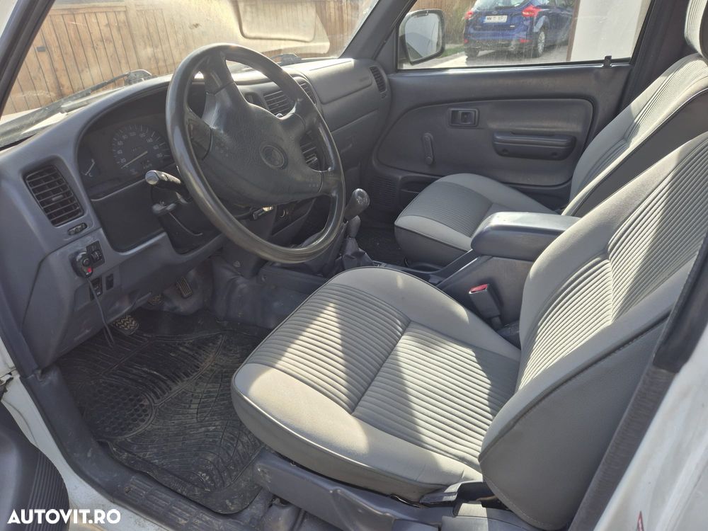 Toyota Hilux 4x4 Double Cab - 8