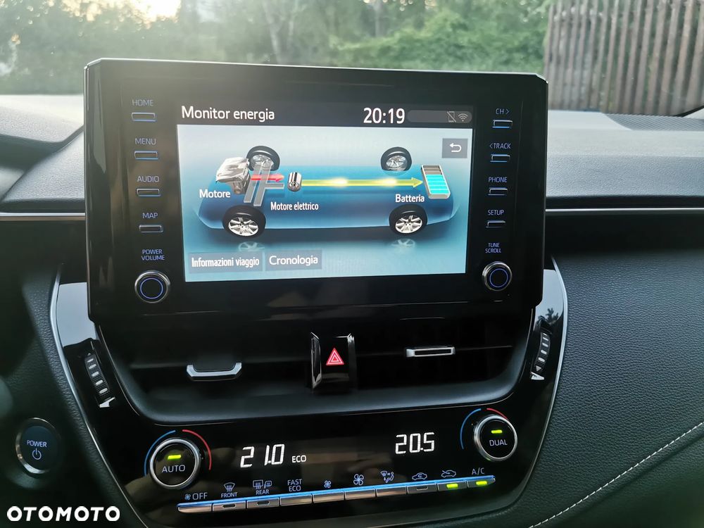 Toyota Corolla 2.0 Lounge - 18