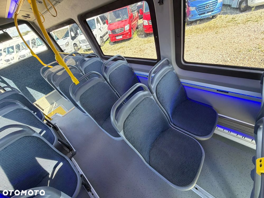 Mercedes-Benz Sprinter 517 - 21