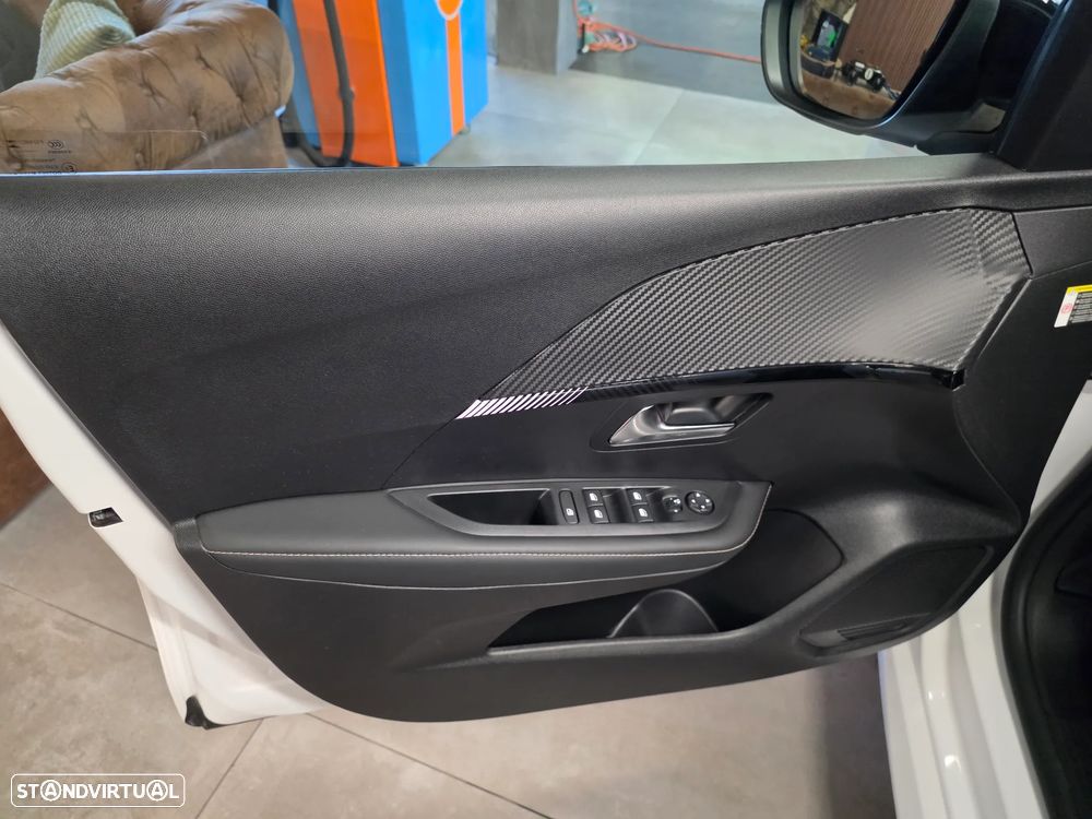 Peugeot 208 1.2 Hybrid Allure e-DCS6 - 8