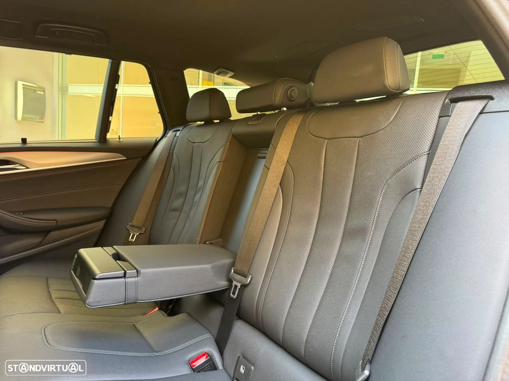 BMW 530 e Pack Desportivo M - 5