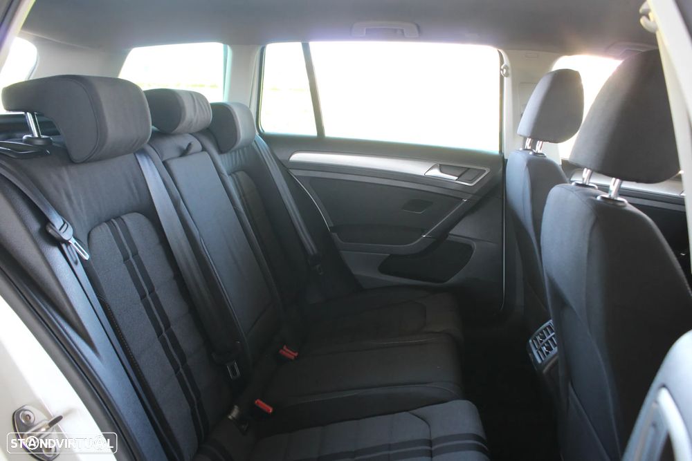 VW Golf Variant 1.6 TDi Sportline DSG - 38