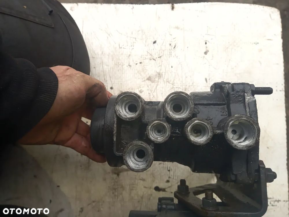 Zawór sterujący,  KNORR-BREMSE AC596B  A0004319913 - 2