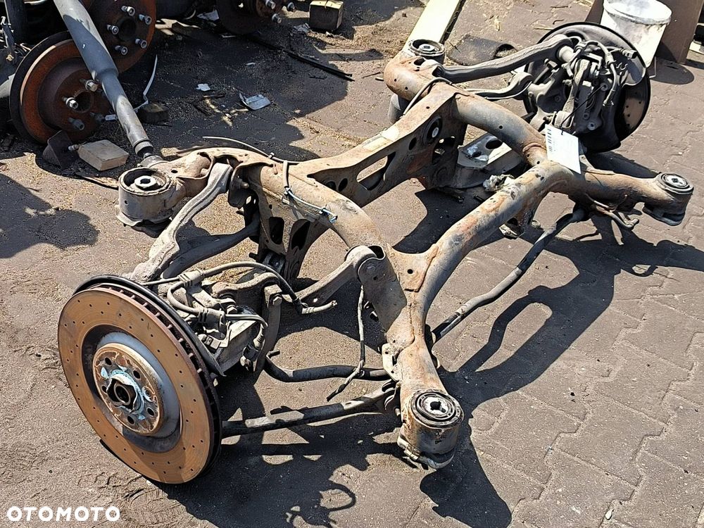 BELKA / SANKI TYŁ AUDI Q7 II 4M - 4
