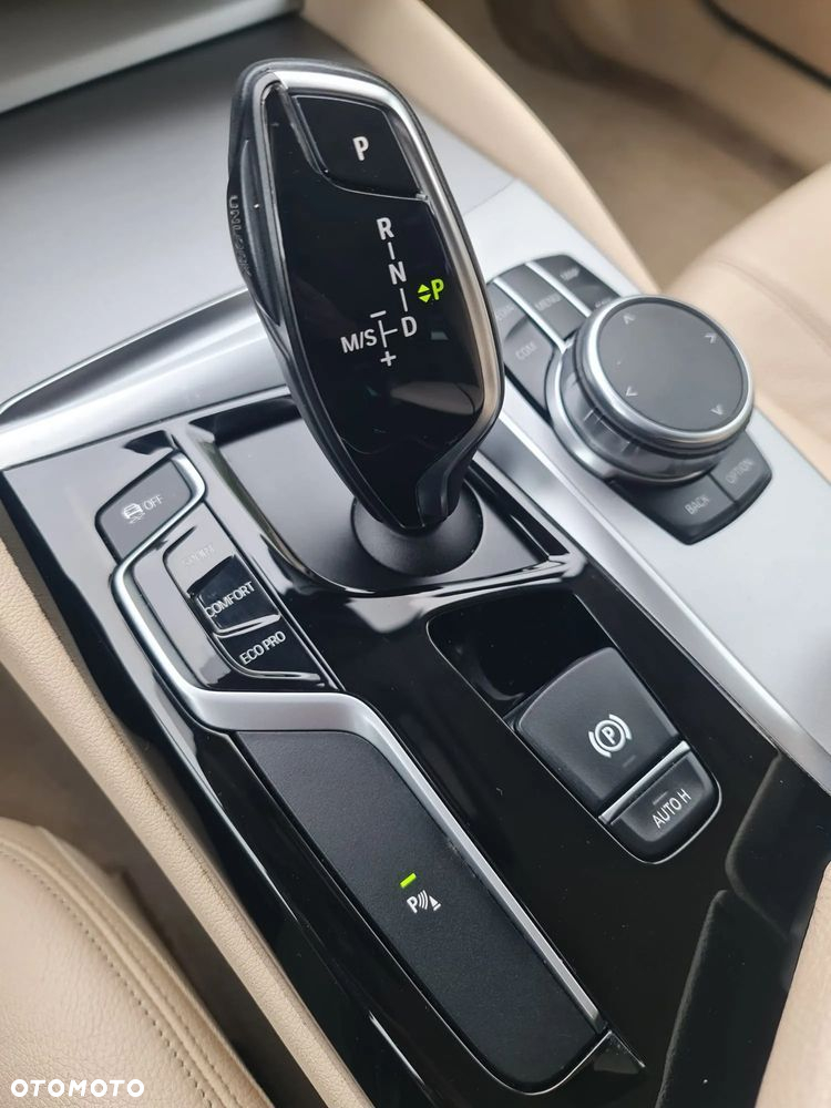 BMW Seria 5 520d xDrive Luxury Line sport - 24