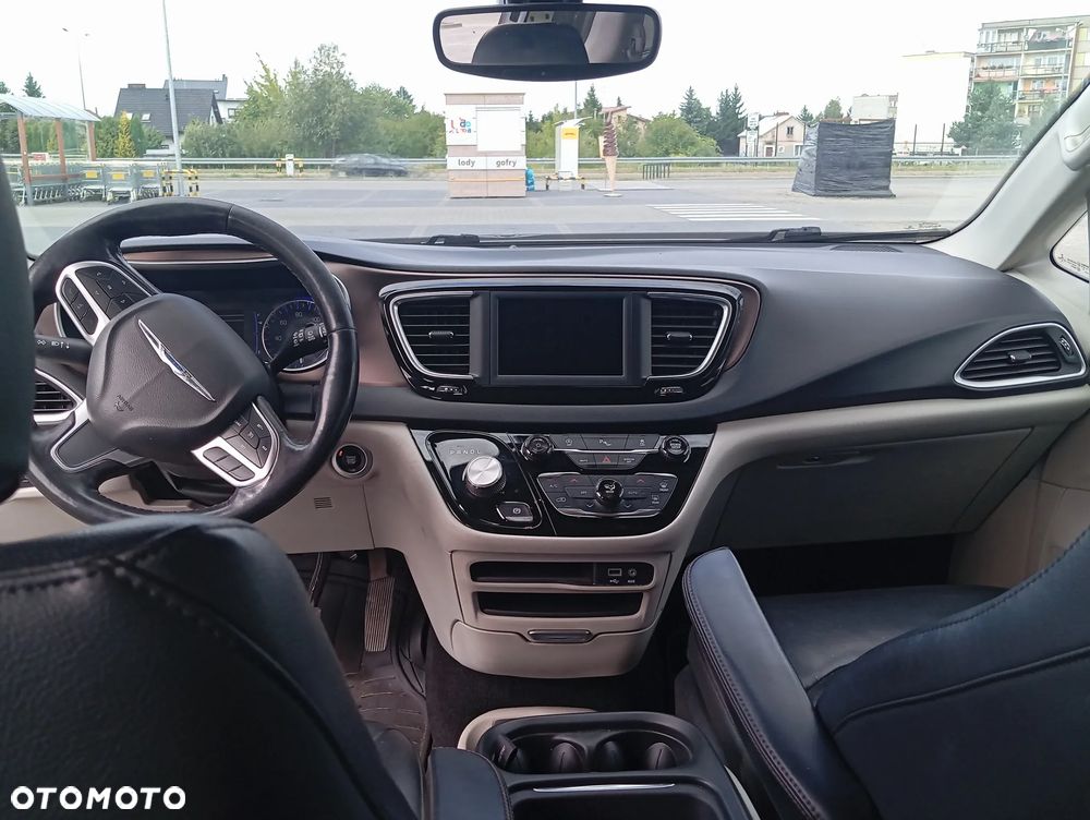Chrysler Pacifica - 20