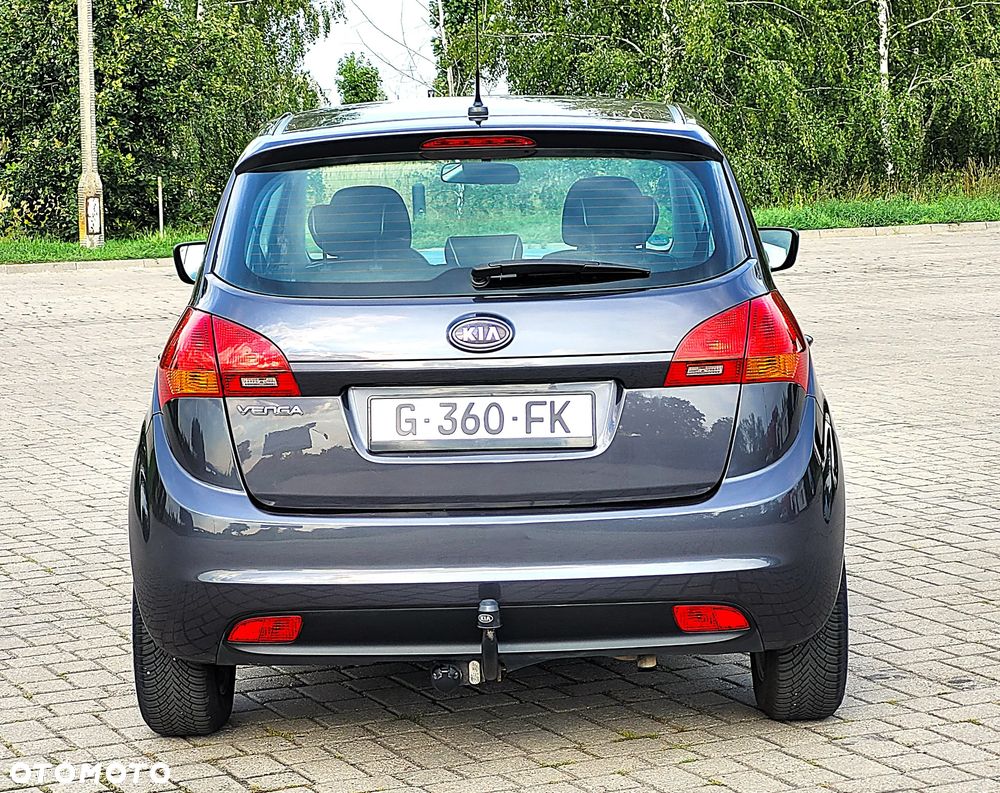 Kia Venga - 8
