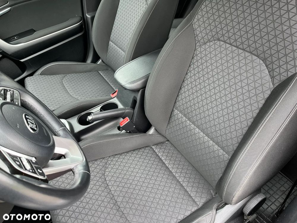 Kia Ceed 1.6 CRDi SCR M - 28