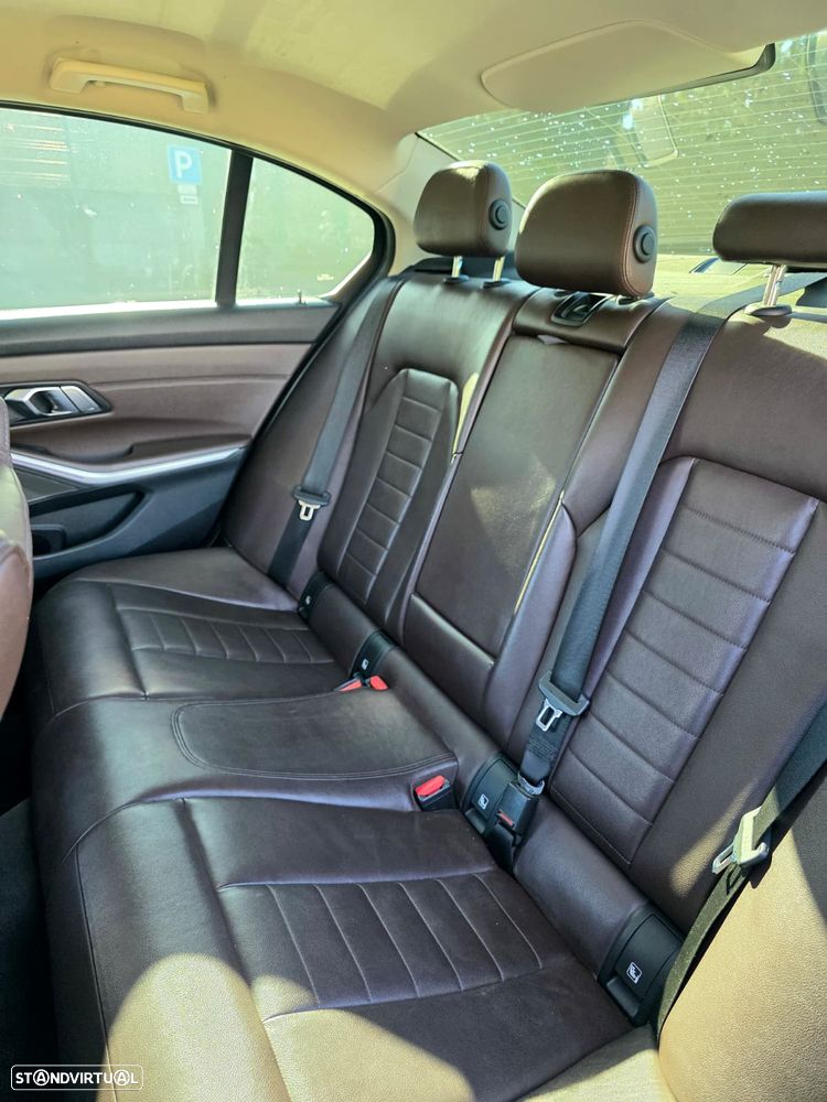 BMW 320 d Line Luxury Auto - 12