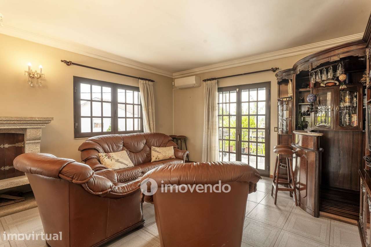 Moradia T4 com garagem e terreno de 1.867m², em Rio Tinto, Gondomar - Grande imagem: 5/60
