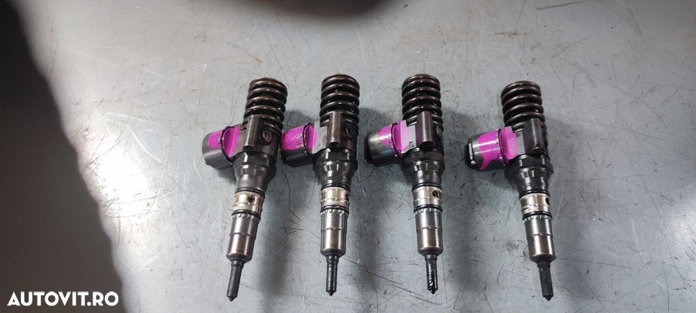 Injector injectoare volkswagen vw golf touran passat cod motor BKD - 7