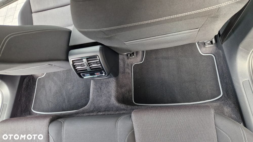 Volkswagen Passat - 37