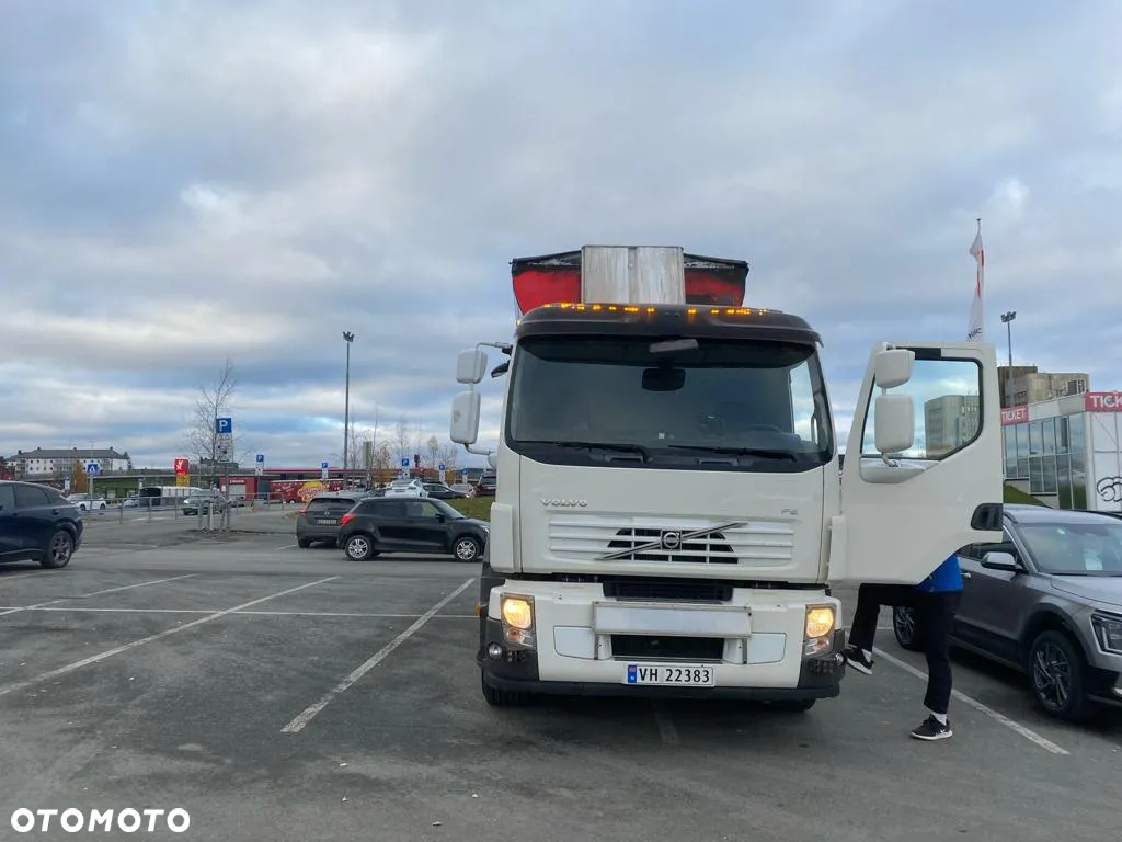 Volvo FE 6x2 - 3