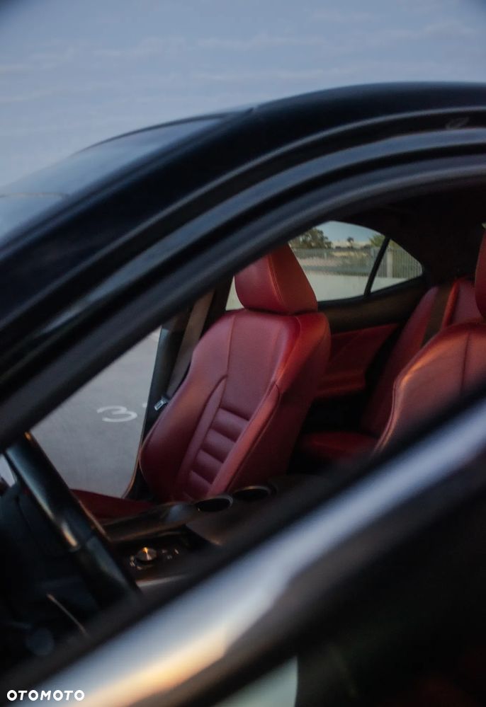 Lexus IS 200t F Sport - 12