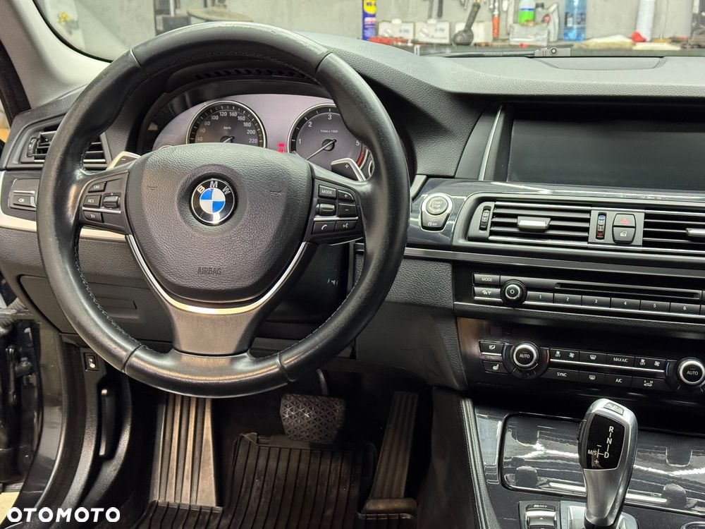 BMW Seria 5 520d Touring Luxury Line - 10