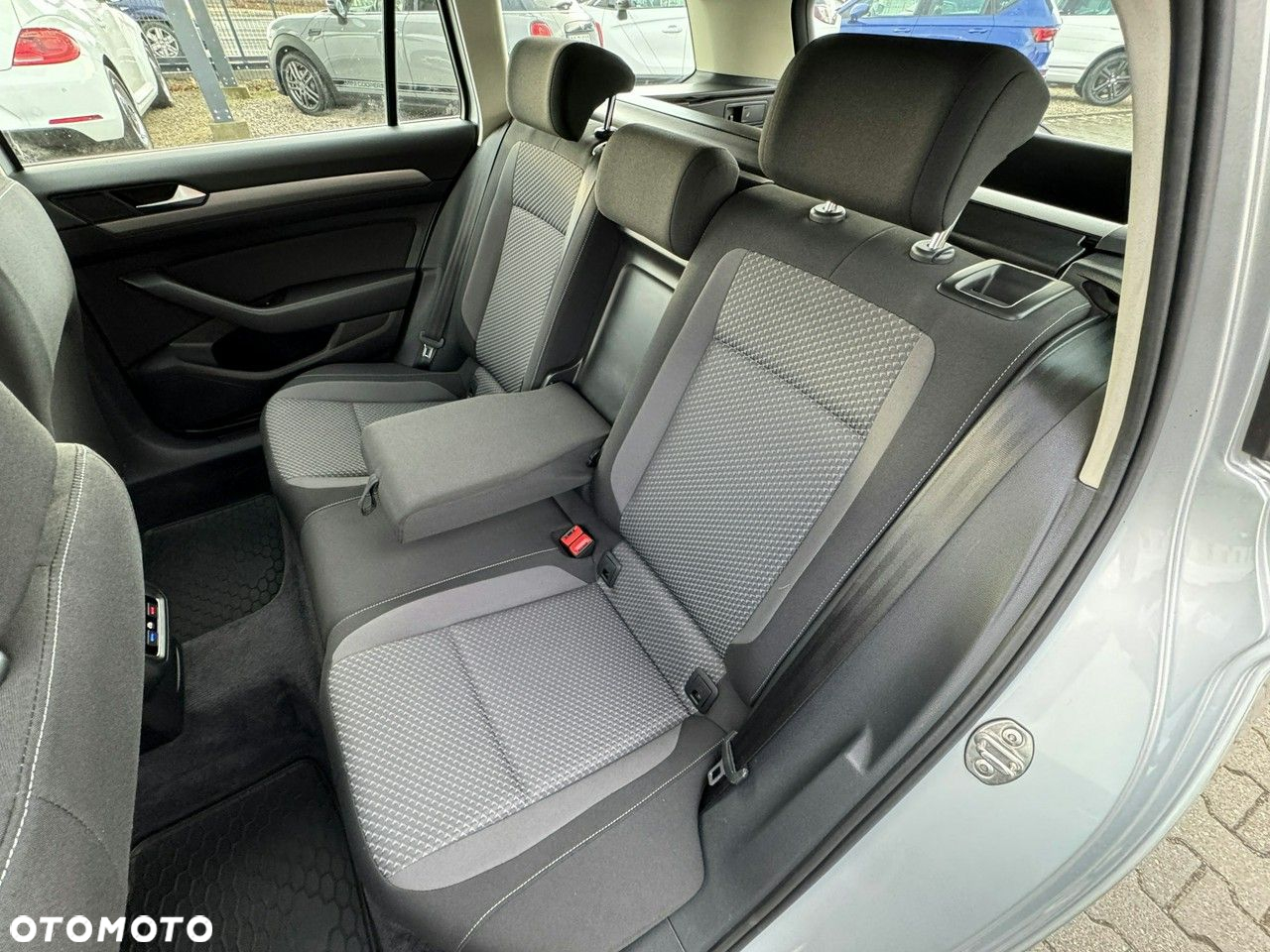 Volkswagen Passat - 24