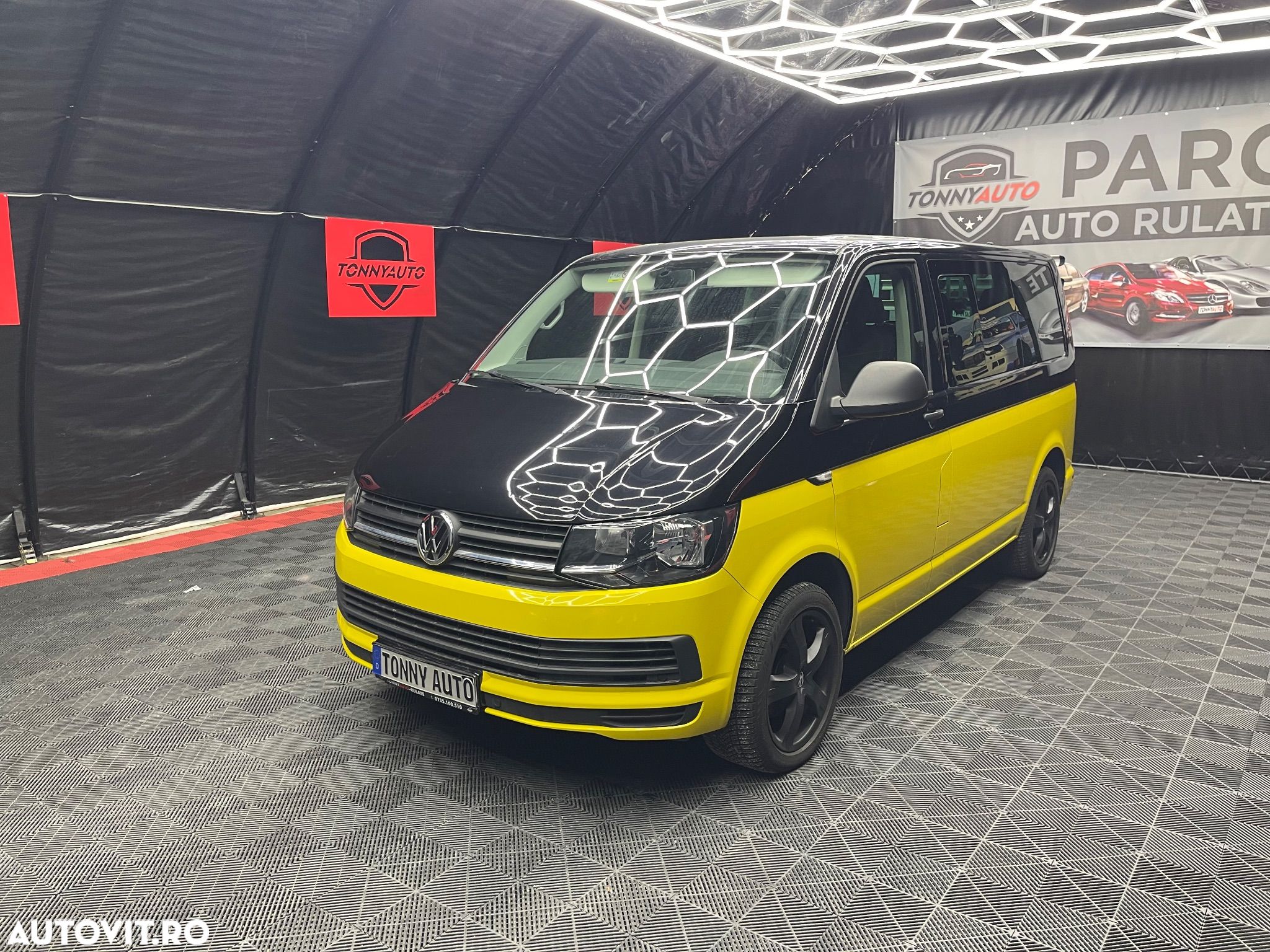 Volkswagen Multivan - 1