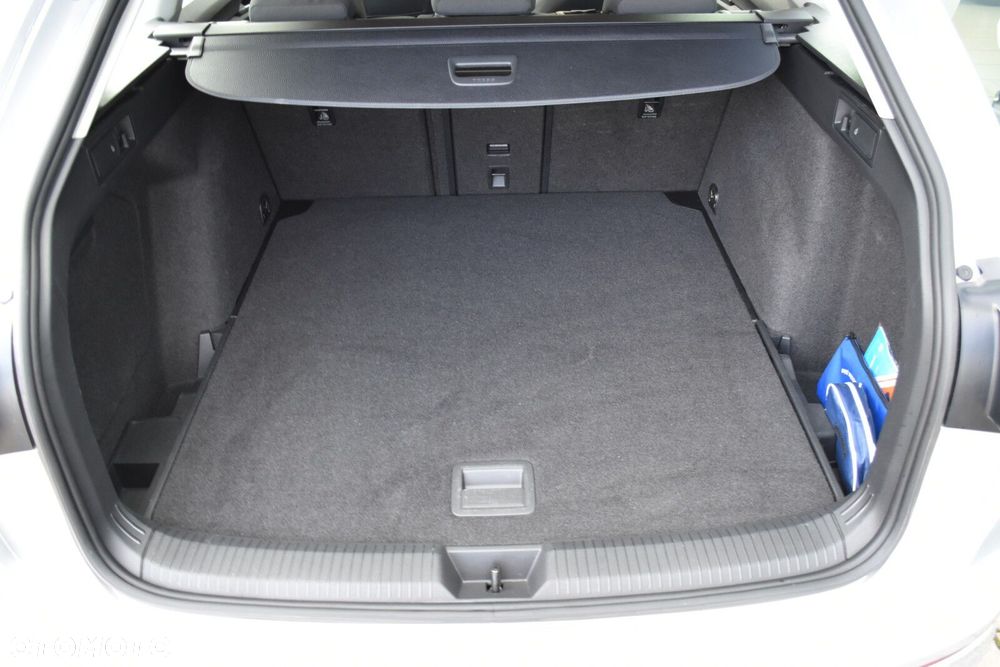 Volkswagen Golf - 38