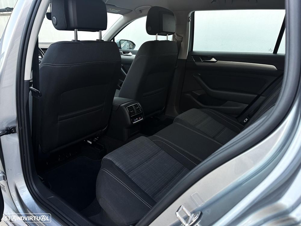 VW Passat Variant 2.0 TDi Business DSG - 27
