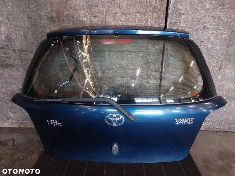 KOMPLETNY TYŁ KLAPA BAGAŻNIKA ZDERZAK TYŁ LAMPY TOYOTA YARIS I 8P4 - 9
