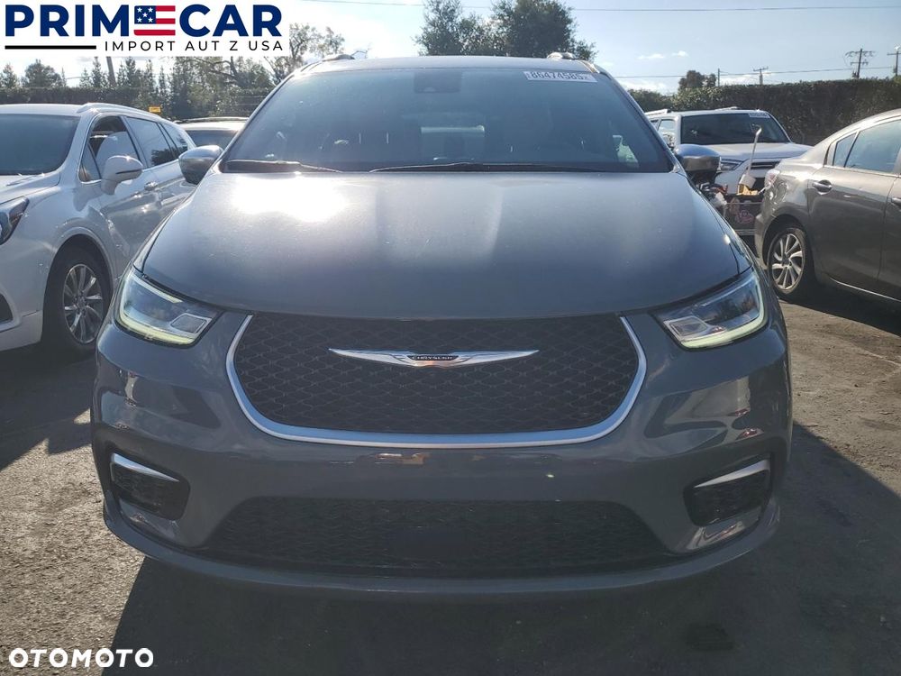 Chrysler Pacifica - 5