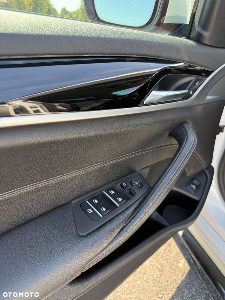 BMW Seria 5 520d Sport Line - 20