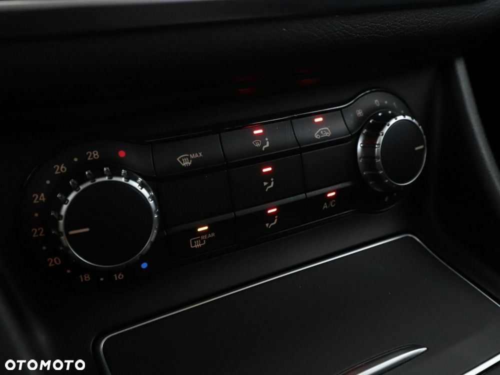 Mercedes-Benz CLA 180 7G-DCT AMG Line - 28