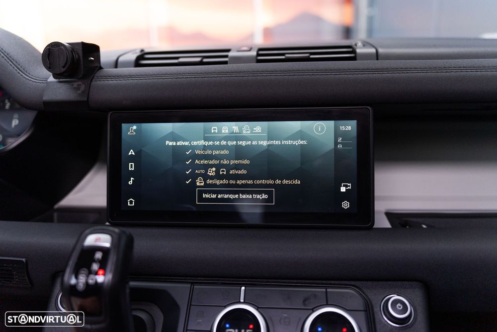 Land Rover Defender 2.0 D 110 AWD SE - 21