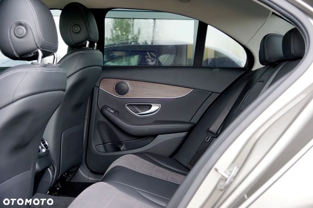 Mercedes-Benz Klasa C 300 9G-TRONIC Avantgarde - 20