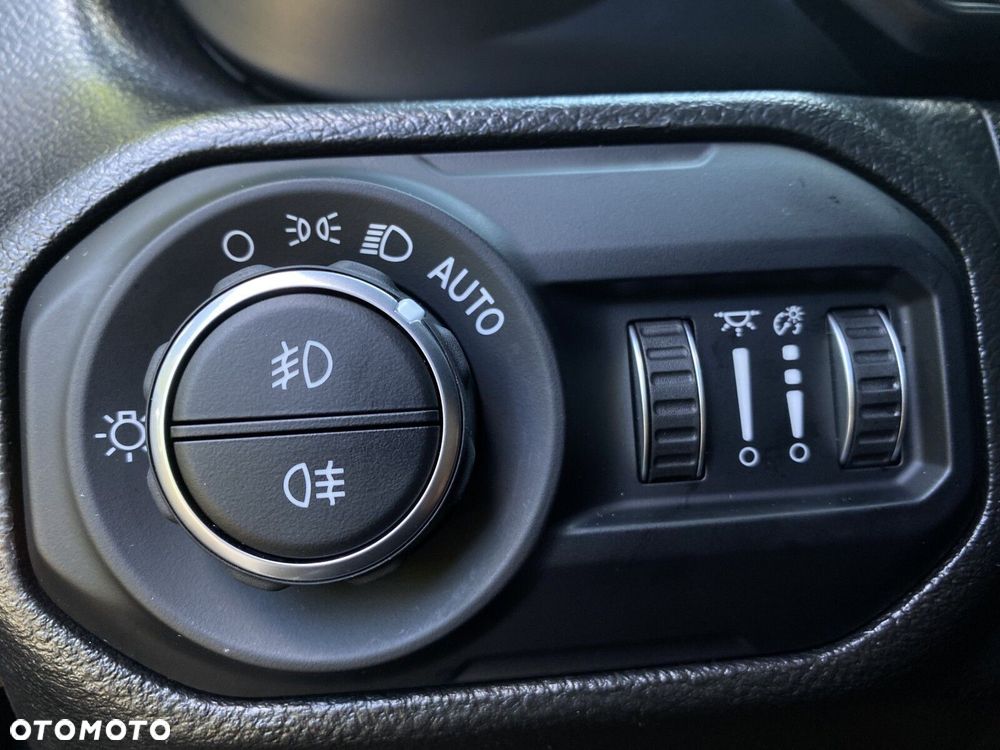 Jeep Wrangler - 12