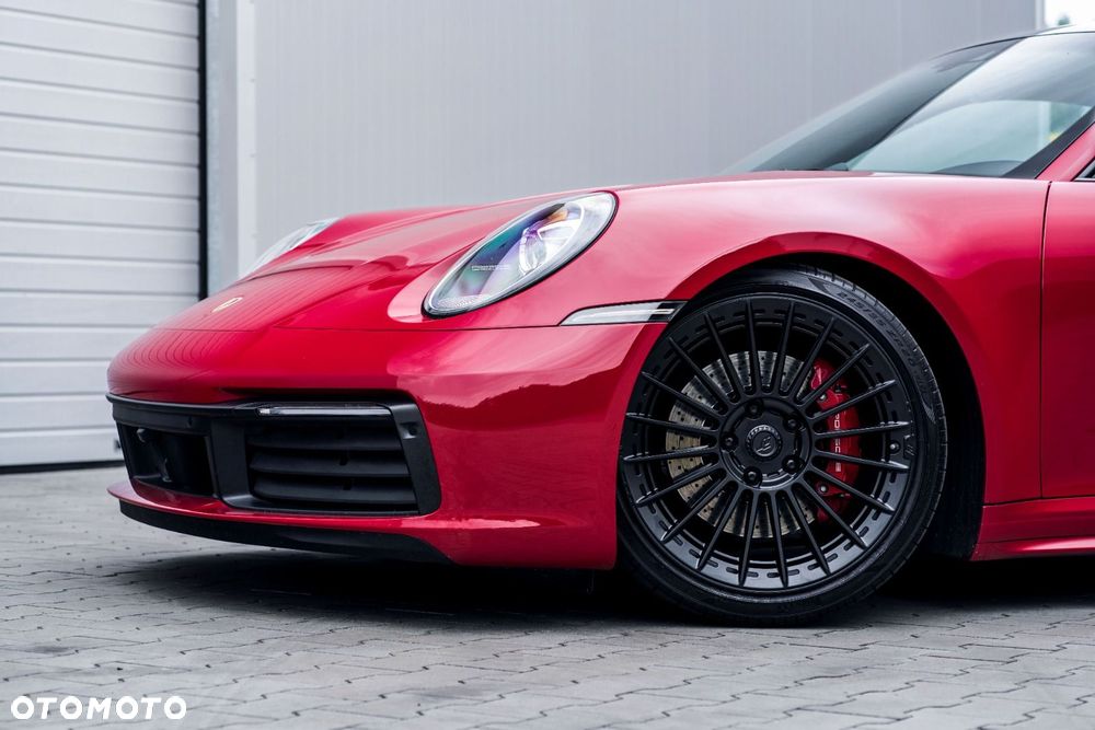 Porsche 911 Carrera 4S - 12