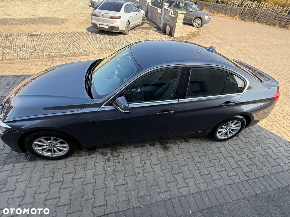 BMW Seria 3 318d Luxury Line - 13