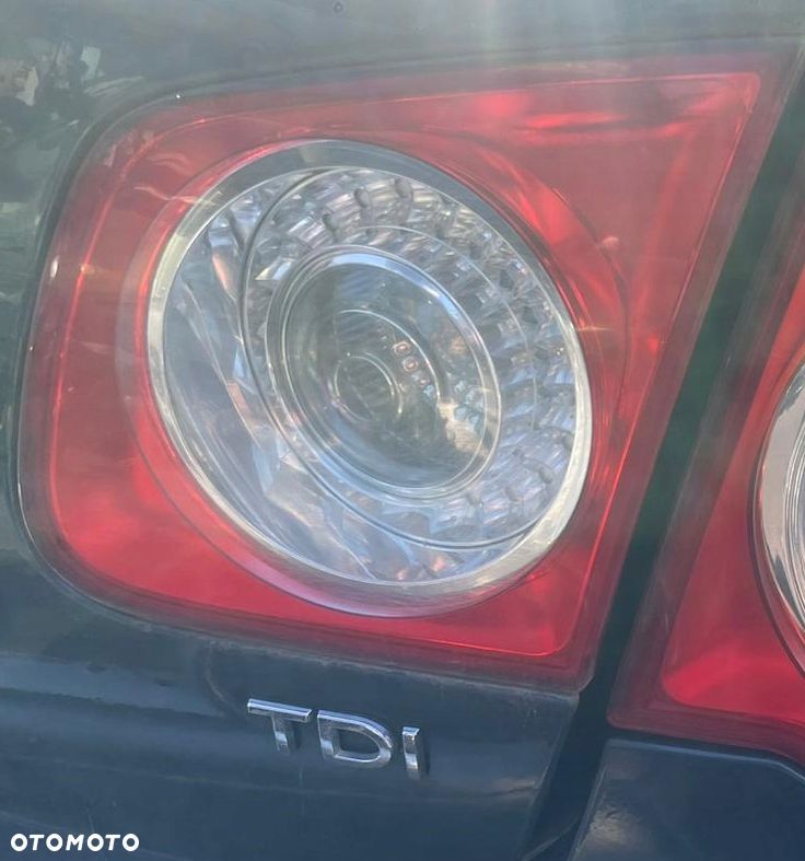 Volkswagen Jetta V Lampa tył prawa z klapy