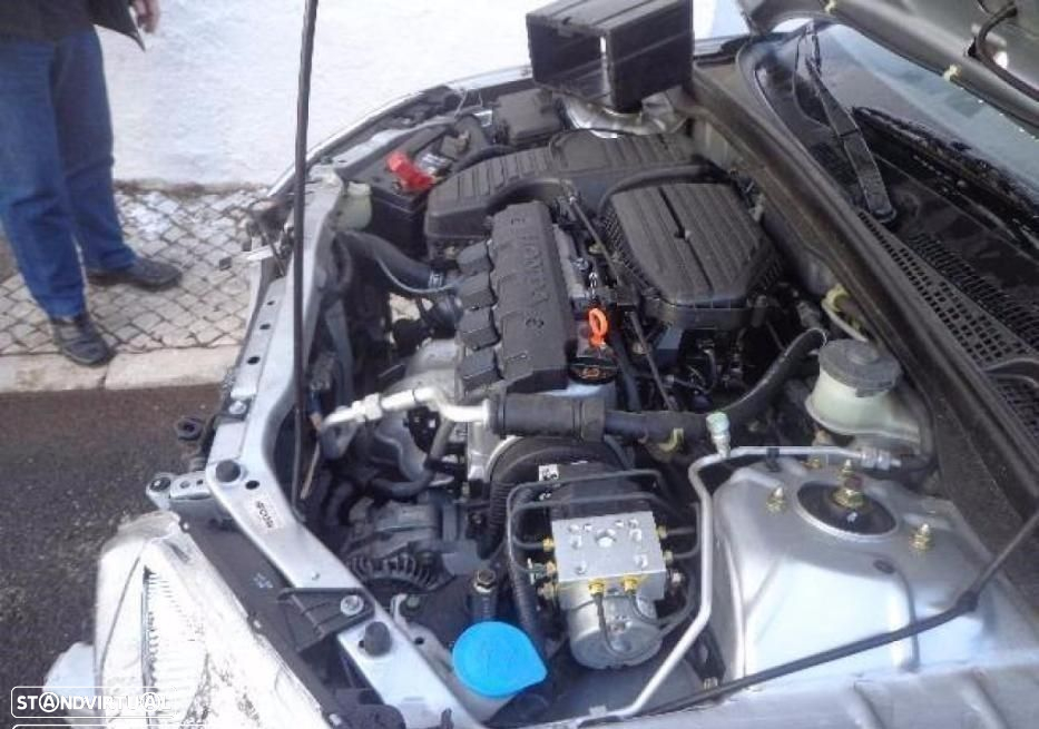 Honda Civic 1.4i de 2001 disponível para peças - 3