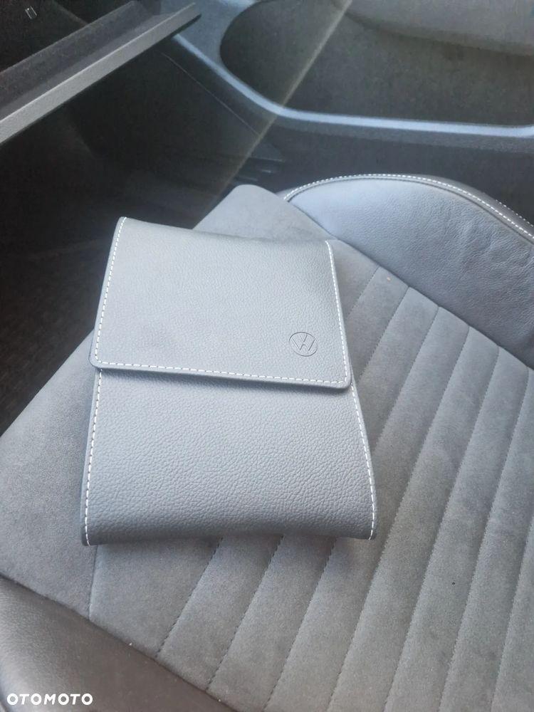 Volkswagen Passat Variant 2.0 TDI SCR DSG 4Motion Business - 23