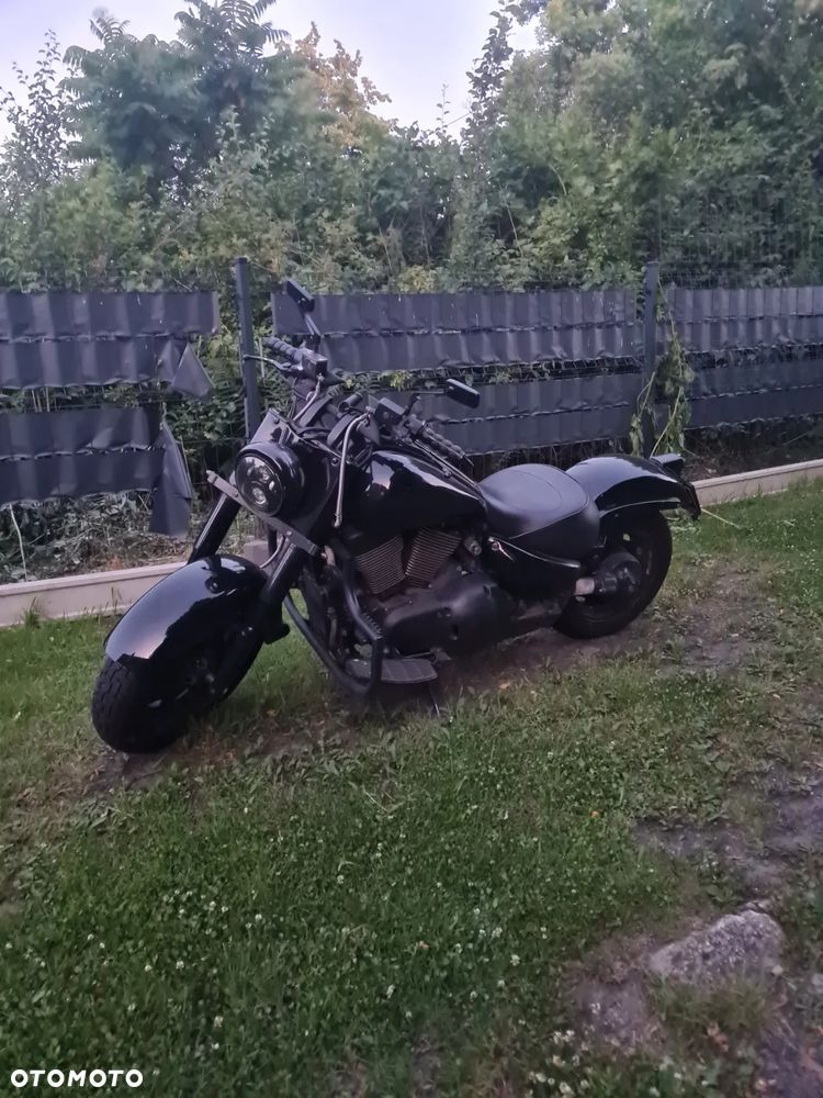 Suzuki Intruder - 1