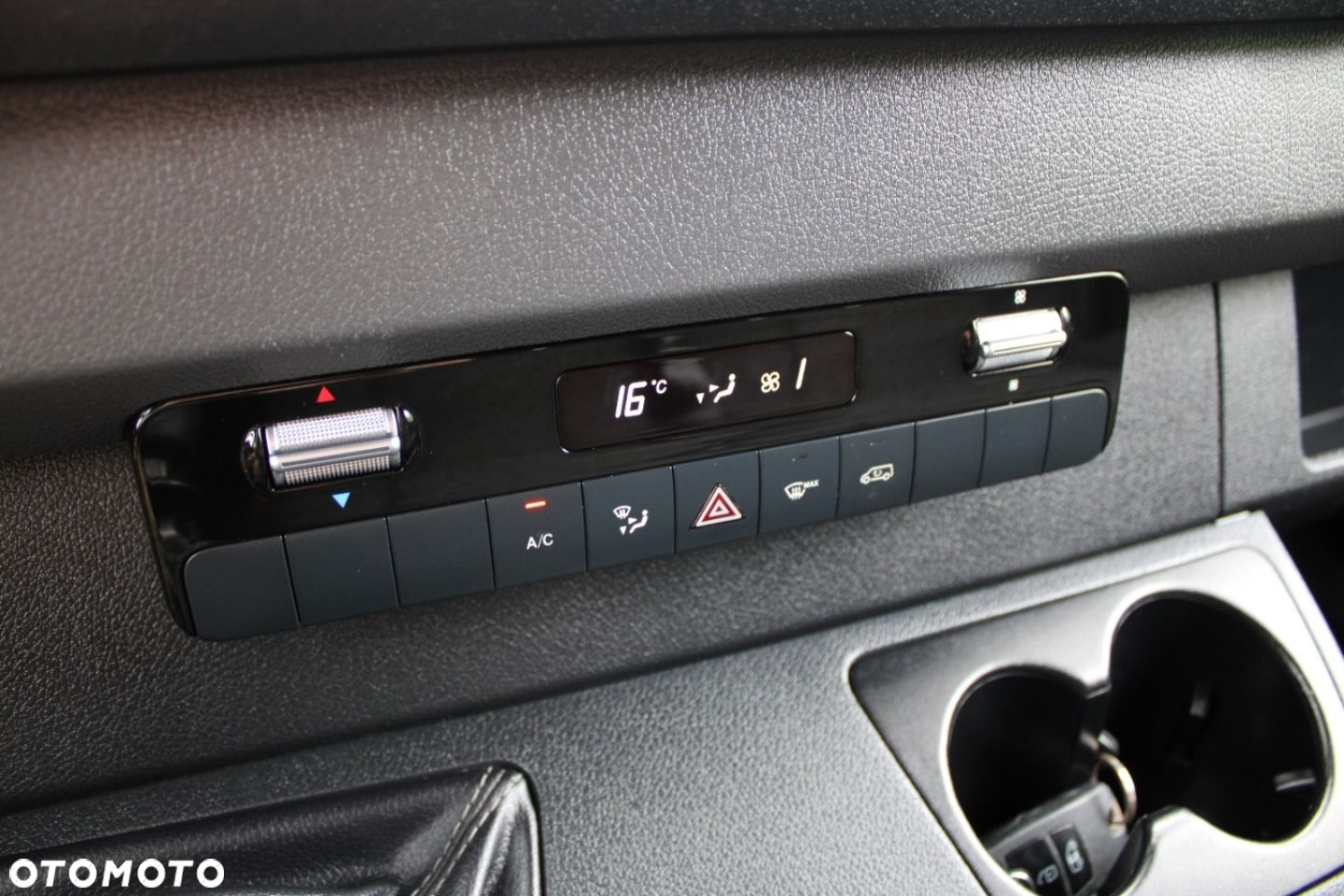Mercedes-Benz Sprinter - 10